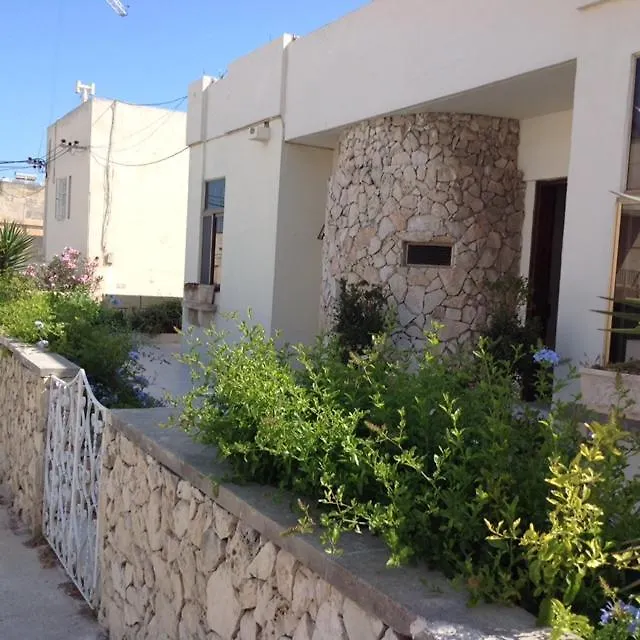 Amazingly Located House With Table Tennis And Table Soccer San Ġiljan Malta